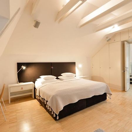 Eclectic Loft Royal Way Lägenhet Prag Exteriör bild